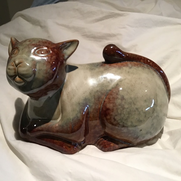 CERAMIC POTTERY MEDIUM SIZED GLAZED CAT FIGURINE - Picture 1 of 8
